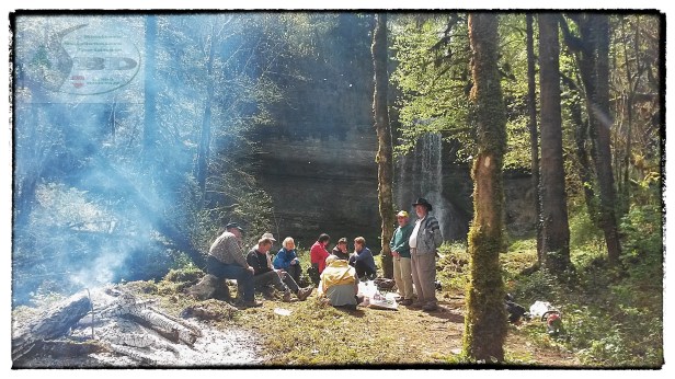 2015-04-29 Pause après nettoyage de abords de la cascade de la combe